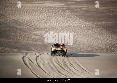 Ica. Gen 8, 2019. Il driver francese Sebastien Loeb e Monaco co-driver Daniel Elena competere durante la seconda tappa della Dakar 2019 gara di rally in Perù il 8 gennaio, 2019. Sebastien Loeb e Daniel Elena si è classificato primo della seconda fase con 3 ore 26 minuti e 53 secondi. Credito: Li Ming/Xinhua/Alamy Live News Foto Stock