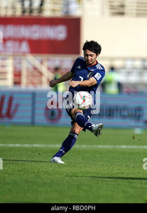 9 gennaio 2019 : Gaku Shibasaki di Japanshooting sull obiettivo durante il Giappone v Turkmenistan presso l'Al-Nahyan Stadium di Abu Dhabi, Emirati arabi uniti, AFC Asian Cup, Asian campionato di calcio. Ulrik Pedersen/CSM. Foto Stock