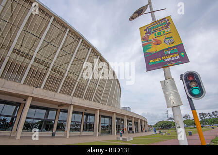 Durban, Sud Africa. 9 gennaio, 2019. Partito politico di banner e poster adornano Durban le strade in vista del Congresso Nazionale Africano (ANC) 2019 Manifesto elettorale lanciare insieme a prendere posto a Mosè Mabhida Stadium di Durban sabato 12 gennaio, 2019. L'ANC è il Sud Africa è partito, ma si trova di fronte a grandi sfide da partiti di opposizione l'Alleanza Democratica (DA) e la libertà economica Fighters (EFF). Jonathan Oberholster/Alamy Live News Foto Stock