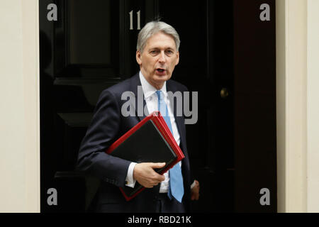 Londra, Gran Bretagna. Il 9 gennaio, 2019. La Gran Bretagna è il Cancelliere dello Scacchiere Philip Hammond è visibile nella parte anteriore del 11 Downing Street a Londra, in Gran Bretagna, il Jan 9, 2019. La Gran Bretagna è Brexit dibattito alla Camera dei comuni sulla proposta di accordo sui termini del Regno Unito il ritiro e il futuro delle relazioni con l'UE ha iniziato Mercoledì davanti ad un voto previsto per gennaio. 15. Credito: Tim Irlanda/Xinhua/Alamy Live News Foto Stock