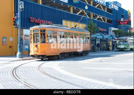 San Francisco tram giallo Foto Stock