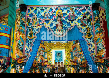 Il tempio Cao dai in Vietnam rappresenta il movimento religioso sincretico monoteistico. Foto Stock