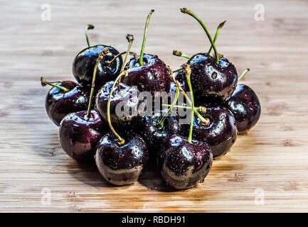 Fresche ciliege rosse Foto Stock