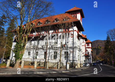 Hotel Caraiman, monumento storico e patrimonio nazionale, uno degli alberghi più antichi della città di Sinaia, Valle di Prahova, Romania. Foto Stock