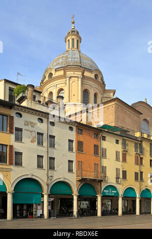 Via Broletto e la Basilica di Sant'Andrea, Mantova, Sito Patrimonio Mondiale dell'UNESCO, Lombardia, Italia. Foto Stock