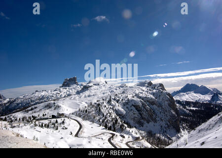 Il passo Falzarego, nelle Dolomiti Foto Stock