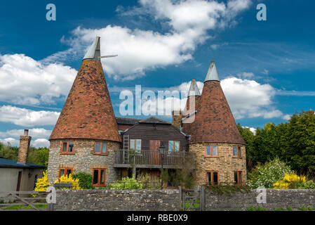 Birreria fienile edifici nel paesaggio inglese Foto Stock