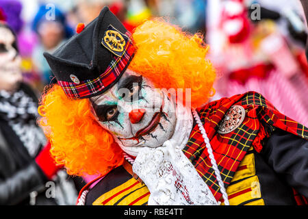 Sfilata di Carnevale a Maastricht, Olanda, su domenica di carnevale, con centinaia di partecipanti e migliaia di spettatori, Maastricht è il stronghol Foto Stock