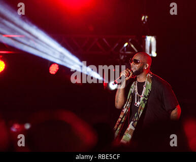 Giardini di Miami, FL - marzo 21: R. Kelly esegue durante il 2015 decimo annuale Jazz nei giardini presso il Sun Life Stadium giardini di Miami, Florida, 21 marzo 2015. Foto di Aaron Gilbert / MediaPunch Foto Stock