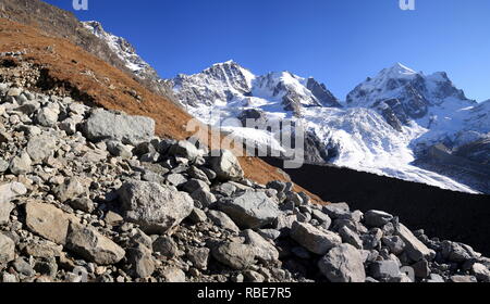 Panorama delle cime del Bernina e Scerscen Roseg Engadina Canton Grigioni Svizzera Europa Foto Stock