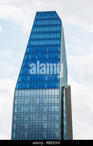 Milano, Italia - 31 Maggio 2016: vista a Diamond Tower di Milano, Italia. Questo 140m alto edificio è stato progettato da Kohn Pedersen Fox ed è stato aperto a 2012. Foto Stock