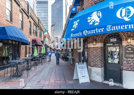 CHARLOTTE, NC, Stati Uniti d'America-1/8/19: la latta Arcade su South Tryon e S. Chiesa di San Foto Stock