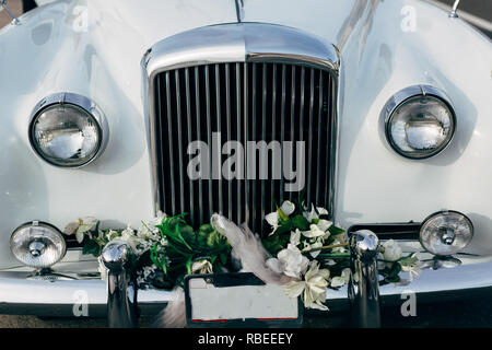 Santa Monica, California, Stati Uniti d'America - 24 Ottobre 2015: Classic auto di lusso con Wedding Foto Stock