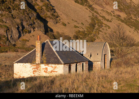 Una pesca abbandonate Bothy dietro le dune in San Ciro Riserva Naturale Nazionale in Aberdeenshire. Foto Stock