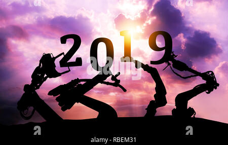 2019 anni di ai robot di automazione tecnologia , industria , 4.0 intelligenza artificiale il concetto di tendenza. Silhouette di automazione dei bracci del robot. Vivid twilig Foto Stock