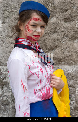 Partecipante in pieno il trucco e Costume al Birmingham Zombie a piedi - 18 giugno 2016, Birmingham, Inghilterra Foto Stock