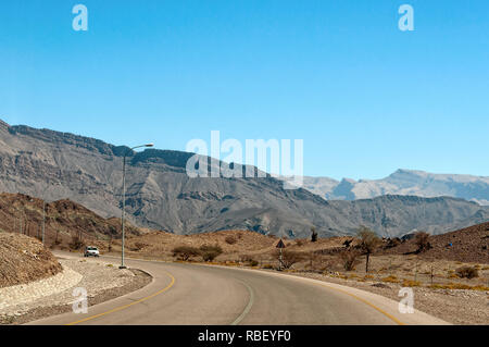 Vista di Wadi Bani Khalid - deserto dell'Oman - Sultanato di Oman Foto Stock