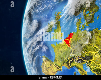 Unione Benelux dallo spazio sul modello del pianeta Terra con i confini e molto dettagliata della superficie planet e nuvole. 3D'illustrazione. Gli elementi di questo Foto Stock