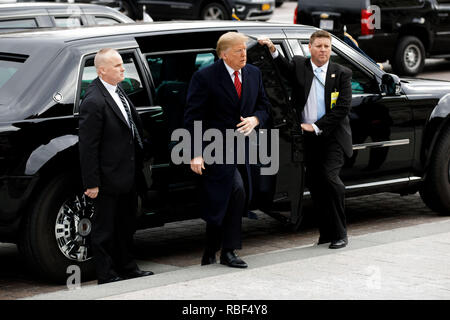 (190109) -- WASHINGTON, gen. 9, 2019 (Xinhua) -- STATI UNITI Presidente Donald Trump (C) arriva al Campidoglio per un senato politica repubblicana pranzo in DC di Washington, negli Stati Uniti il 9 gennaio, 2019. (Xinhua/Ting Shen) Foto Stock