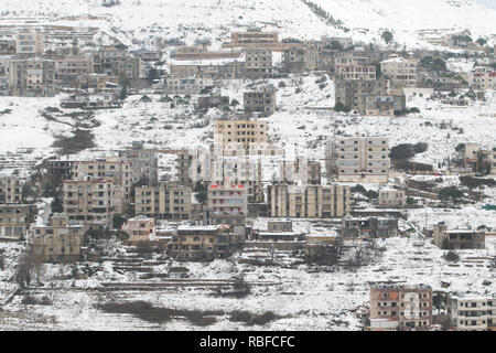 Beirut, Libano. Decimo gen, 2019. Le zone di montagna e villaggi a est di Beirut sono stati colpiti con fresca neve pesante a causa del recente maltempo dalla tempesta Norma Credito: amer ghazzal/Alamy Live News Foto Stock