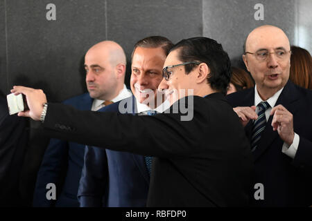 DF - Brasilia - 10/01/2019 - Joao Doria si sono incontrati con il ministro per le infrastrutture - Joao Doria, governatore di Sao Paulo, accompagnato da Henrique Meirelles, segretario di stato di Sao Paulo farm, giovedì, 10 gennaio dopo la riunione con Jair Bolsonaro, presidente della repubblica, tenutosi presso il Palacio do Planalto. Foto: Mateus Bonomi / AGIF Foto Stock