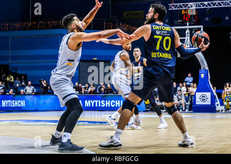 Mosca e regione di Mosca, Russia. Gen 8, 2019. Luigi Datome, #70 del Fenerbahce Istanbul visto in azione durante la sua partita contro il Khimki Mosca nel round 17 del Turkish Airlines Euroleague game della stagione 2018-2019. Credito: Nicholas Muller/SOPA Immagini/ZUMA filo/Alamy Live News Foto Stock