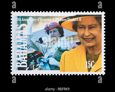 Francobollo dalle Bahamas raffigurante la regina Elisabetta II per il suo quarantesimo anniversario della sua ascesa al trono del Regno Unito. Foto Stock