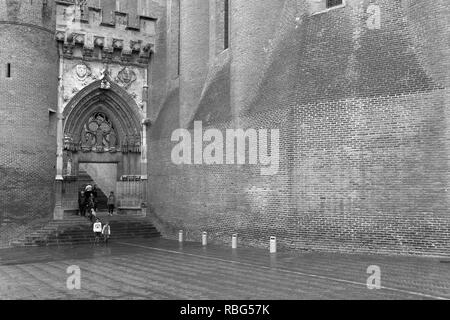 Pareti esterne della Cattedrale di Santa Cecilia di Albi, Francia meridionale Foto Stock