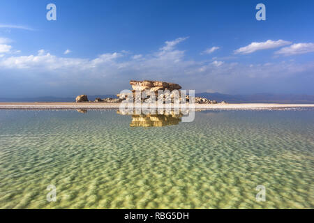 Sanduq Isola, uno dei laghetti isola del lago di Urmia, collocato nel nord-ovest del lago di Urmia Foto Stock