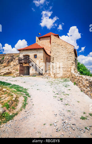 Rupea, Romania. Resti della cittadella medievale in Transilvania famosa attrazione di Brasov county. Foto Stock