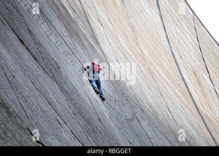 Via Ferrata sulla diga di Schlegeis in Austria Foto Stock