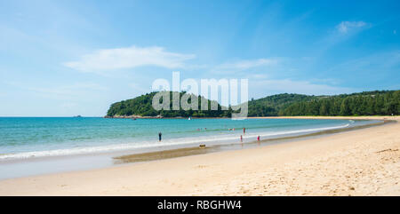 Bang Tao Beach in Phuket Thailandia. Giorno di estate Foto Stock