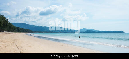 Bang Tao Beach in Phuket Thailandia. Giorno di estate Foto Stock