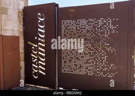 Vista dell'ingresso del Castello Maniace nell'isola di Ortigia Foto Stock