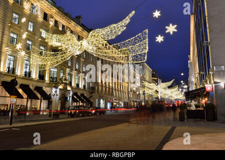 2018 le decorazioni di Natale Regent Street St James's, London, Regno Unito Foto Stock