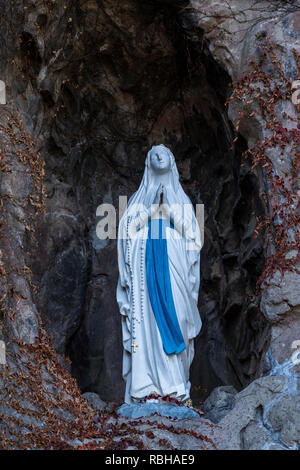 Lourdes la grotta, Sekiguchi chiesa cattolica, la Cattedrale di Santa Maria, Bunkyo-Ku, Tokyo, Giappone Foto Stock