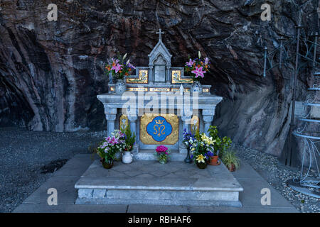 Lourdes la grotta, Sekiguchi chiesa cattolica, la Cattedrale di Santa Maria, Bunkyo-Ku, Tokyo, Giappone Foto Stock