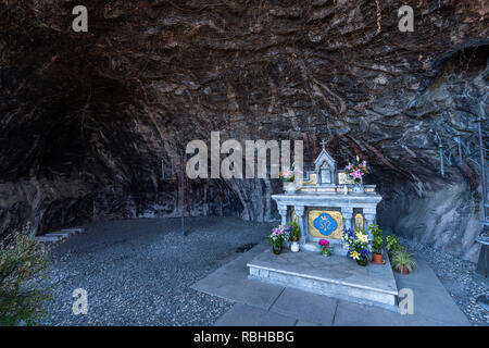 Lourdes la grotta, Sekiguchi chiesa cattolica, la Cattedrale di Santa Maria, Bunkyo-Ku, Tokyo, Giappone Foto Stock