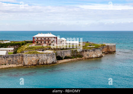 Signor Commissario's house preso dal ponte di P&O Arcadia Ormeggiata al pontile del patrimonio, Hamilton, Burmuda. Foto Stock