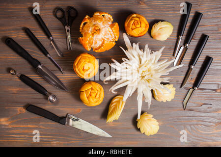 Cavolo cinese carving, vista dall'alto sul tavolo Foto Stock