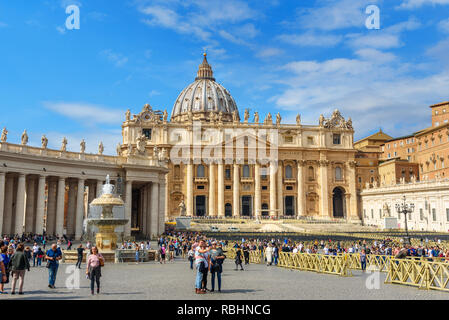 Città del Vaticano - Vaticano - Ottobre 05, 2018: la Basilica di San Pietro e piazza Foto Stock