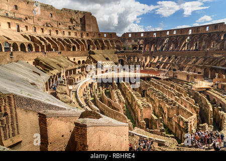 Roma, Italia - 07 Ottobre 2018: Interno del Colosseo o Anfiteatro Flavio a Roma Foto Stock