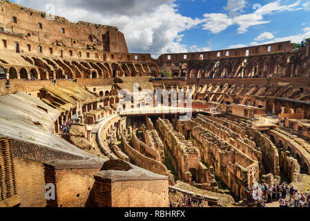 Roma, Italia - 07 Ottobre 2018: Interno del Colosseo o Anfiteatro Flavio a Roma Foto Stock