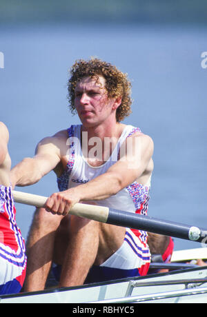 Barcellona, Spagna. Medaglia d'oro, GBR M2+, prua Jonny SEARLE. 1992 Olimpico di canottaggio regata sul lago di Banyoles, Catalonia [Credito Pietro Spurrier/ Intersport immagini] Ultima volta uomini coxed coppia gareggiato alle Olimpiadi, Foto Stock