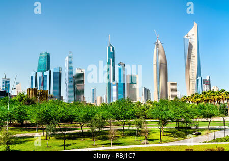 Skyline di Kuwait City at Al Shaheed Park Foto Stock