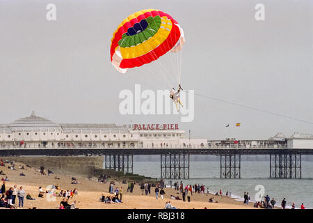 La spiaggia di Brighton meteo foto Foto Stock
