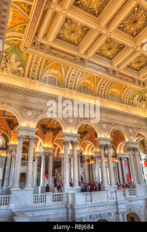 Il soffitto e le pareti, mezzanino della grande hall, la Biblioteca del Congresso di Washington D.C., USA Foto Stock