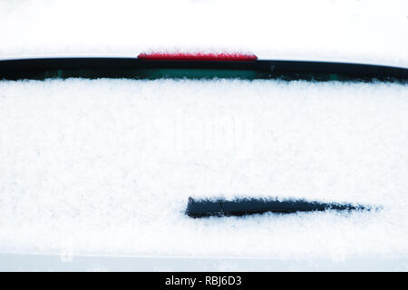 Auto tergivetro del parabrezza nella neve Foto Stock