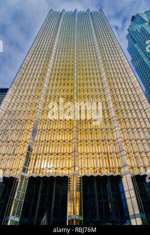 La Royal Bank of Canada (RBC) Plaza South Tower su Front Street e Bay Street a Toronto in Canada Foto Stock