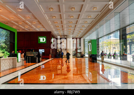 All'interno dell'area della reception del TD Canada Trust Bank Headquarters su Bay Street a Toronto in Canada Foto Stock